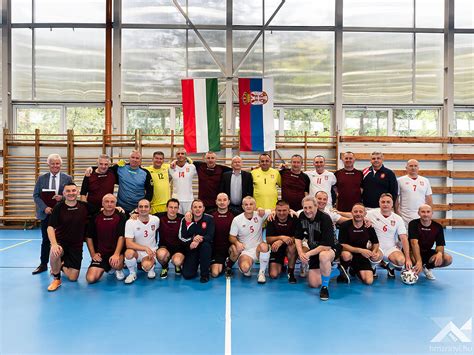 Labdarúgó mérkőzés a szentendrei katonai pályán