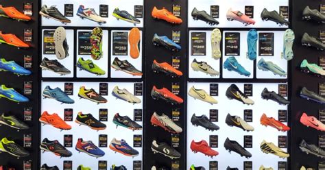 Football Factor üzlet belső tere és focicipő kínálata