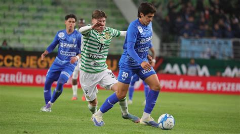 A ZTE és a Ferencváros játékosai egy fejpárbajban a mérkőzésen