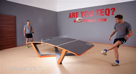 Teqball asztal játék közben
