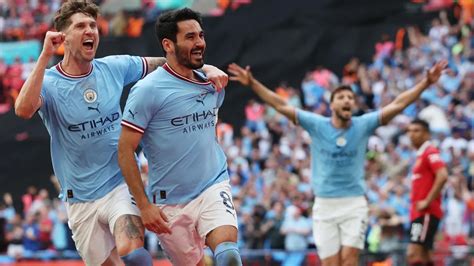 A Manchester City történelmi logóinak evolúciója az idők folyamán