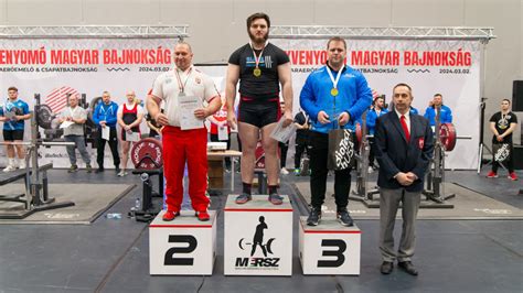 Fekvenyomó bajnokság pillanatai