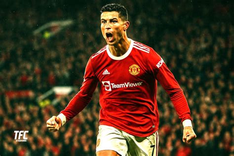 Cristiano Ronaldo az Old Trafford gyepén a visszatérése után