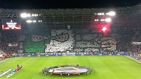 Fradi B-közép látványos drapériái és molinói a stadionban