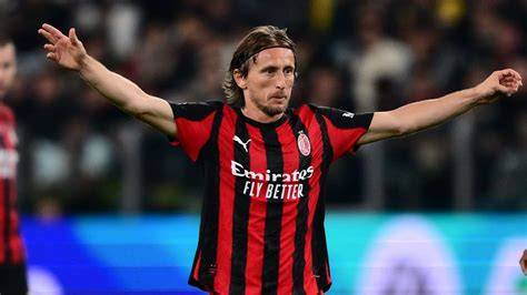 Az AC Milan ikonikus trófeái kiállításon