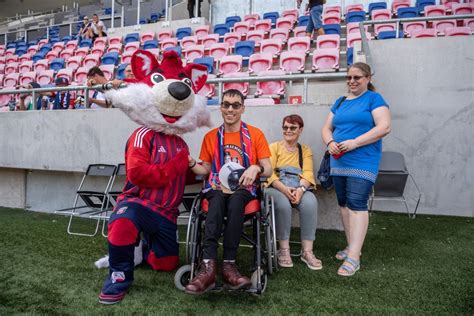 Mozgássérült szurkolók a stadionban