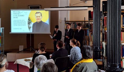 Diákok szóbeli prezentációja zsűri előtt