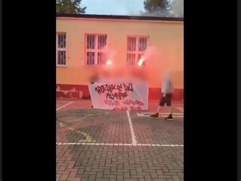 Pirotechnika használata futballszurkolók által