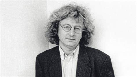 Esterházy Péter egy csapatfotón