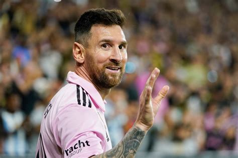 Lionel Messi a bolíviai mérkőzés oldalvonalán, segédedzőként