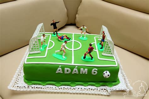 focipálya torta ostya