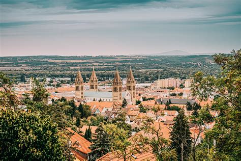 Pécs látképe a Mecsek felől