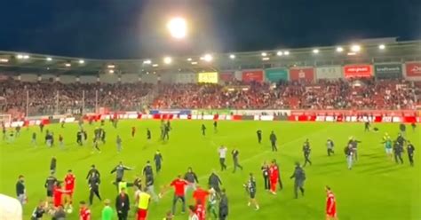 Futballhuligánok összecsapása