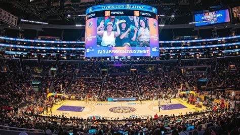 A Crypto.com Arena, ahol a Lakers és a Clippers mérkőzéseit rendezik