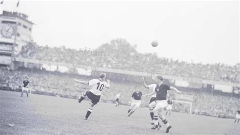 Futballpálya, mérkőzés közbeni sérülés ábrázolása