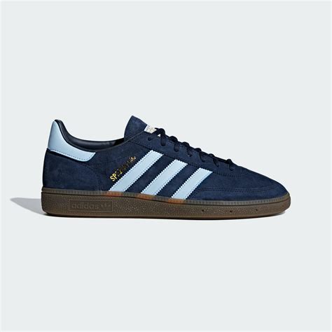 Adidas Handball Spezial különböző színváltozatai és a Conavy-Clearsky-Gum modell