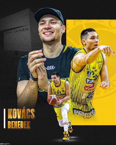 Kovács Benedek kapus akcióban a pályán