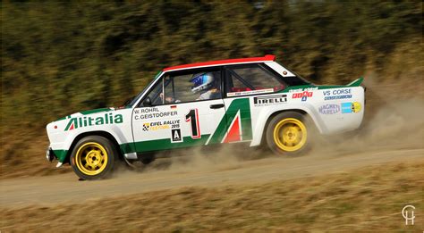 Walter Röhrl a Fiat 131 Abarth volánja mögött