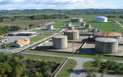 A Nafta Lendava játékosai a stadionban