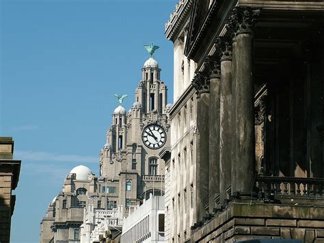 Liverpool panorámája a Mersey folyó felől
