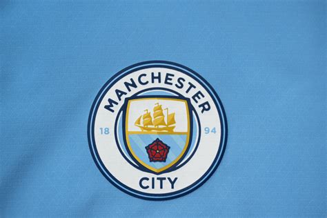 A Manchester City klub emblémájának történelmi fejlődése