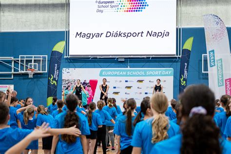 Diákok kézilabdáznak a Diáksport Napján