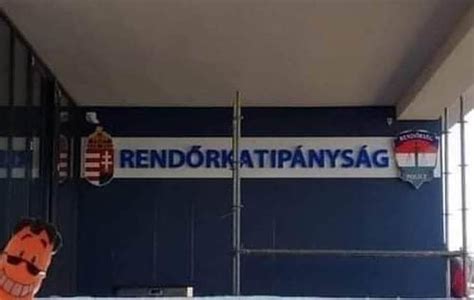 Rendőrségi vagy ügyészségi épület homlokzata