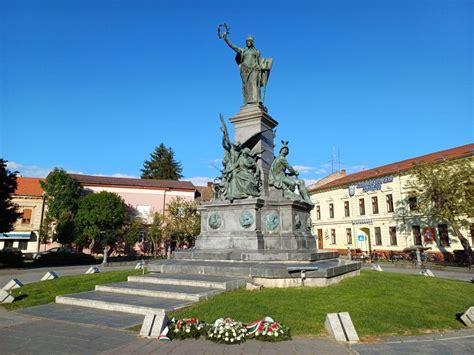 Ugray György szobor