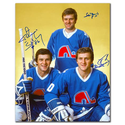 A Stastny testvérek, Peter, Marian és Anton, a Quebec Nordiques mezében