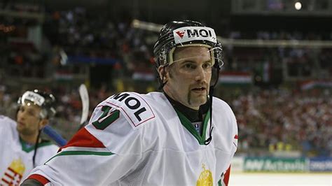 A magyar és a dán jégkorong-válogatott játékosai a mérkőzésen