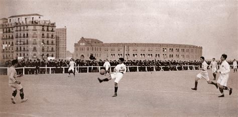 Real Madrid korai címere és a Campo de O’Donnell stadion