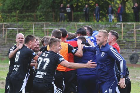 Az Ózd csapatának gólöröme