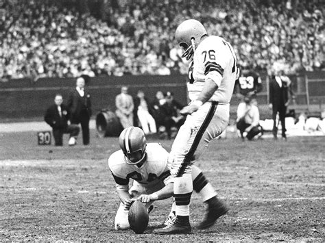 Lou Groza, a rúgó specialista akció közben