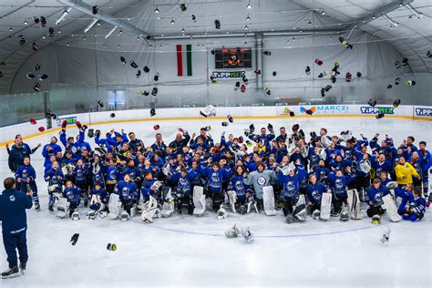 Jégkorong csapat a jégen