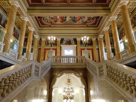 A Vidi Múzeum belső tere a kiállított relikviákkal