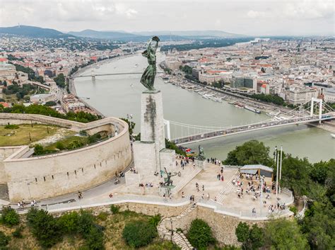 Budapest panorámája a megújult sportlétesítményekkel