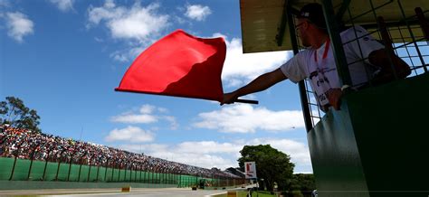 Hibás zászló elhelyezés az úszóversenyen