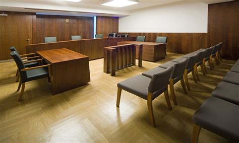 Bírósági dokumentumok és jogi eljárások illusztrációja