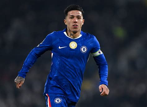 Enzo Fernández mezben a Chelsea színeiben