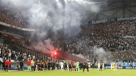 Európa Liga meccs pillanatképe, szurkolók a stadionban