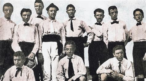Az első Juventus csapat 1898-ban, rózsaszín ingekkel