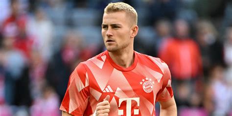 A De Ligt fejesgólja utáni ünneplés Amszterdamban