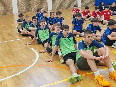 A Gyarmati Dezső Sport Általános Iskola logója és főépülete