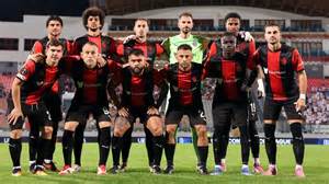 A Ferencváros és a Hamrun Spartans játékosai kezet fognak