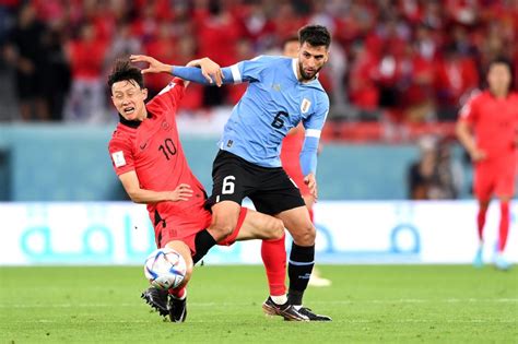 Szon Hungmin ünnepli az Európa-liga győzelmet