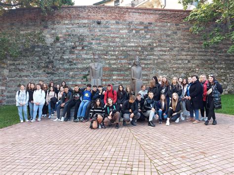Diákok egyetemi campuson