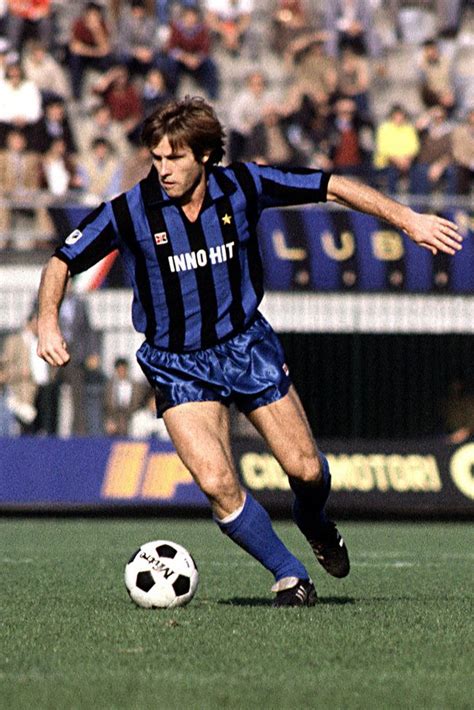 Gabriele Oriali játék közben az Internazionale mezében