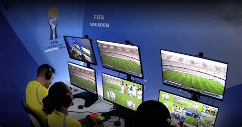 VAR szoba és a videóbírói csapat