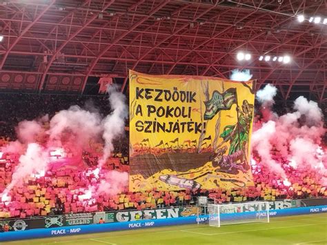 Fradi szurkolói különvonat a határon