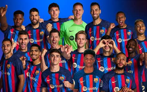 FC Barcelona és Juventus csapatok logói és felkészülési mérkőzés helyszínének térképe